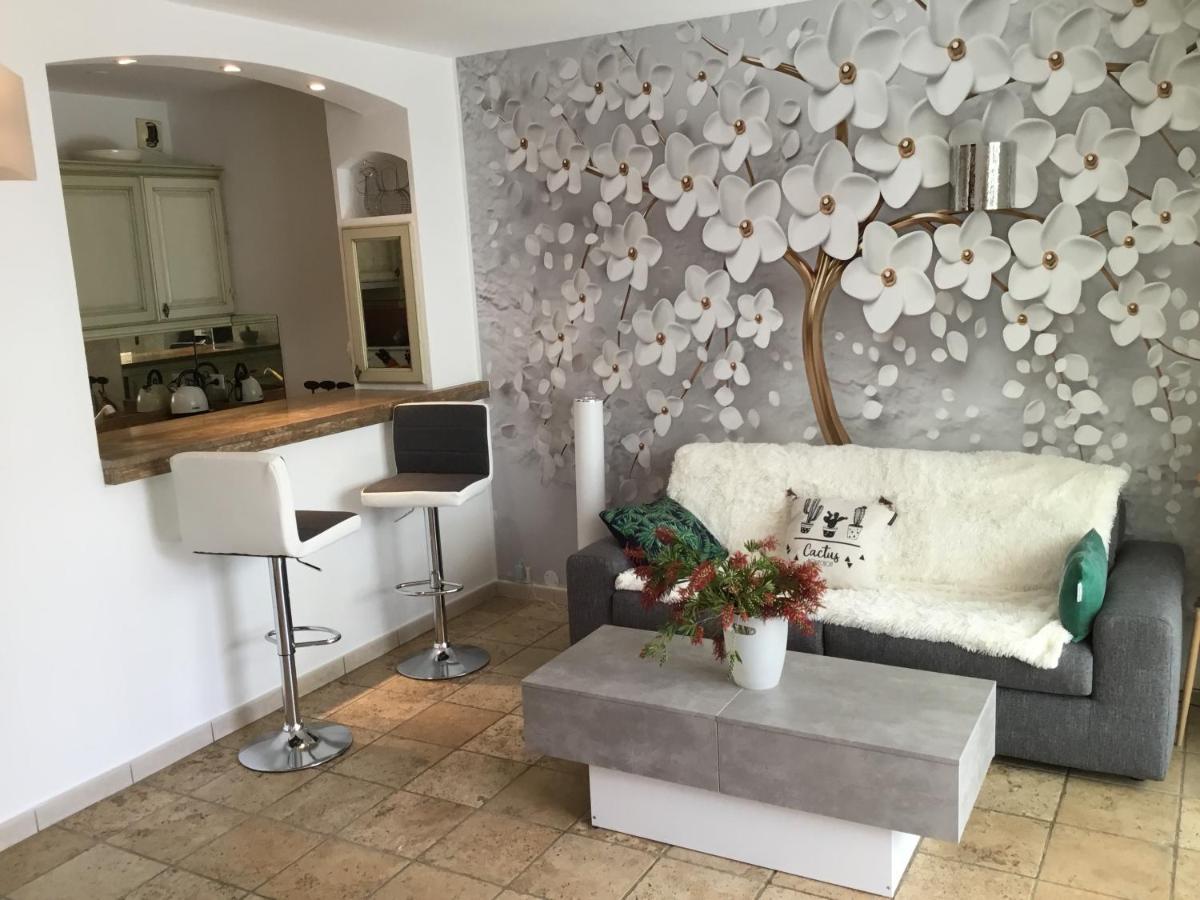 Mistral Gagnant Apartment Frejus Bagian luar foto