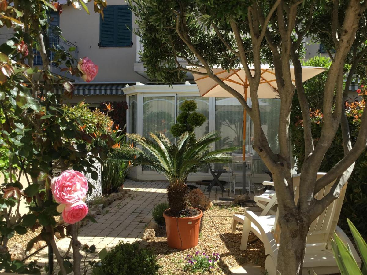 Mistral Gagnant Apartment Frejus Bagian luar foto